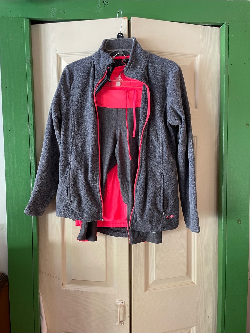 Womenโs Dark Gray Athletic Set